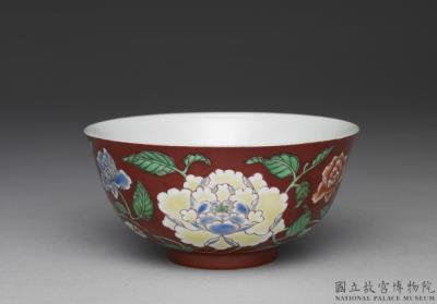 图片[2]-Bowl with peony in red ground of yangcai painted enamels, Qing dynasty, Yongzheng reign 1723-1735-China Archive